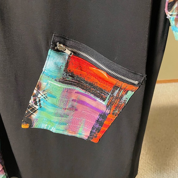 Tunic top with 3/4 length sleeves with solid black and prints in blocks - Picture 4 of 6